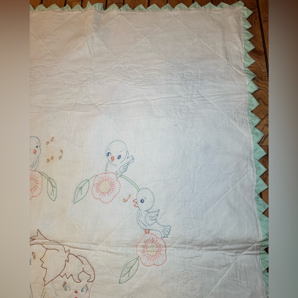 Child/Baby Charming White and Green Embroidered Quilt - Picture 6 of 11